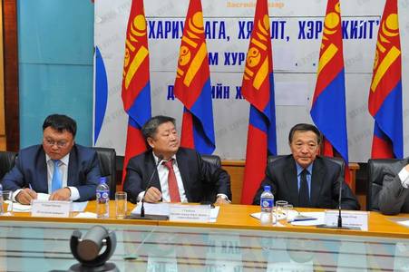  “Төвлөрлийг сааруулах бодлогын дэмжлэг төсөл”-ийн ажлын хэсэг хуралдлаа