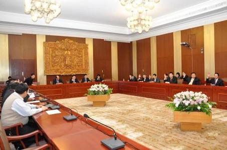 Засгийн газрын бүтцийг цомхотгох төслийг татав