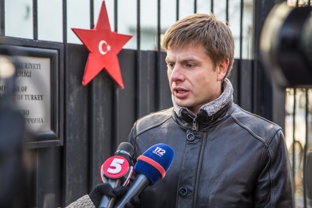 Туркийн нисгэгчийг Украины баатар гэжээ