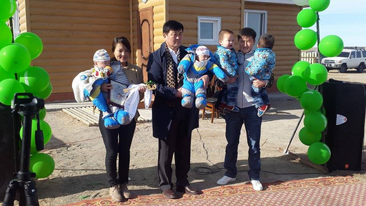 Дорнодын ихрүүдэд Х.Болорчулуун гишүүн байр бэлэглэлээ 