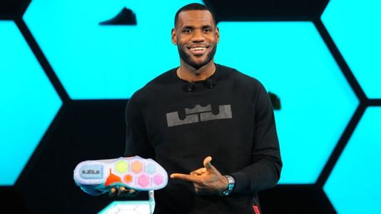 Nike компани Леброн Жеймстэй насан туршын гэрээ байгуулжээ