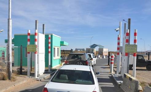Монгол-Хятадын хилийн боомтууд амарлаа
