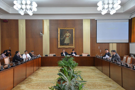 Гаалийн татварт өөрчлөлт оруулахыг хуулийг хэлэлцэв