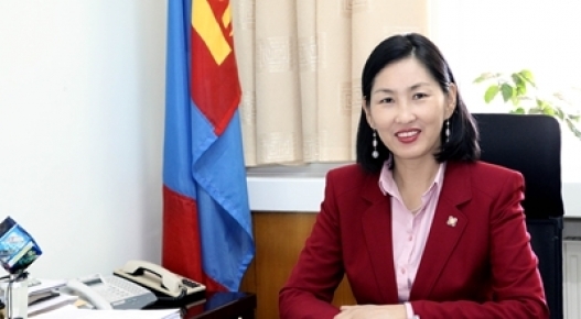 Ц.Оюунгэрэл улс төрөөс ”явна”