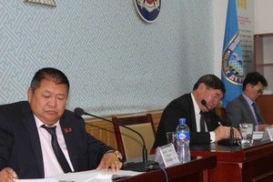 Налайхын хурлынхан урамшууллаасаа татгалзах уу