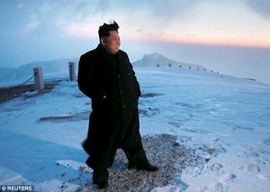 Ким Чен Ун уулын оргилд гарав