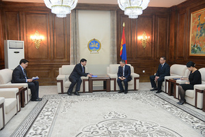 Долоон хуулийн төсөл өргөн барилаа