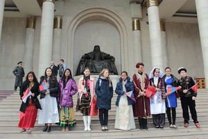 ”Олон улсын хэл, соёлын их наадам” болж байна.