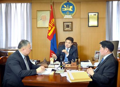 Татвар төлөгчдөө дарамталж биш дэмжих ёстой 