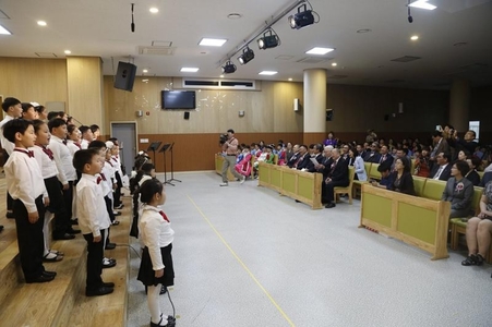 Нийслэл Сөүл дэх Монгол сургуулийг дэмжинэ