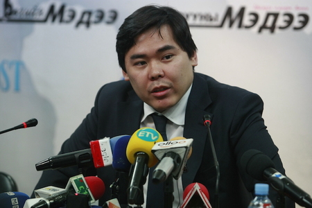Н.Мөнхбат : Асуудлыг битгий улстөржүүлээч ээ