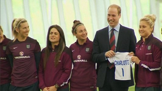 Диана “Aston Villa”-ийн өмсгөлтэй болов