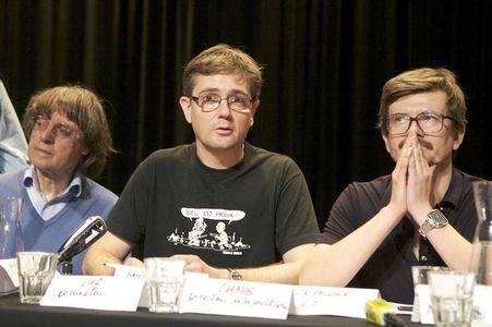 “Charlie Hebdo” зураачаа халжээ