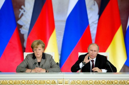Канцлер дайны хохирогчдоос уучлалт гуйхгүй