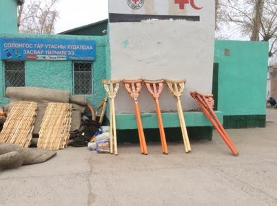 Малчин өрхүүдэд гэр хандивлав