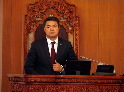 Сайхнааг огцруулаад сайныг үзэхгүй  
