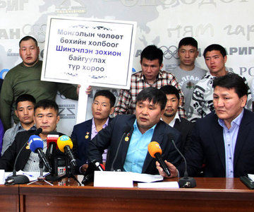  Чөлөөтийнхөн Д.Дагвадоржийн дарамтыг тэсвэрлэсэнгүй 