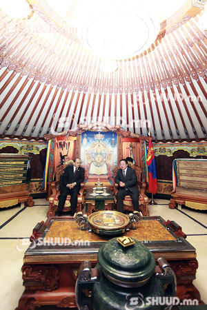Ерөнхийлөгч нар ганцаарчилсан уулзалт хийлээ