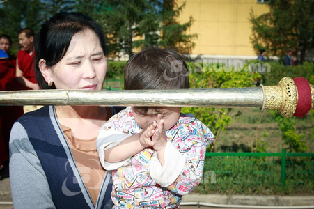 Бурхан багшид мөргөмүй