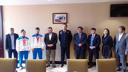 М.Энхболд нутгийнхаа шилдэг залууст хүндэтгэл үзүүлэв