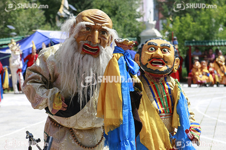 Цагаан өвгөн урт нас, удаан жаргалыг түгээлээ