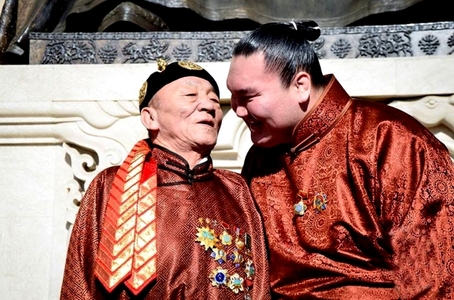 Аав хүү баатрууд баримтат кинонд мөнхөрлөө