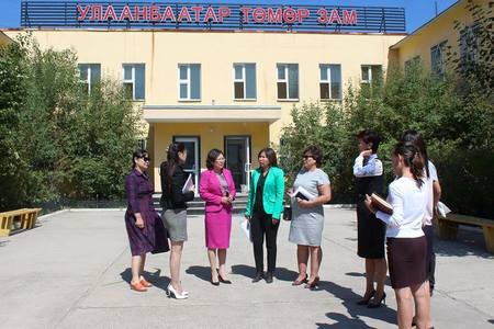 ”УБТЗ” билетийн кассын байраа цэцэрлэг болгожээ