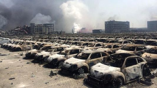 Тяньжин: Авто зах бүхэлдээ шатжээ