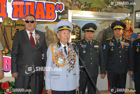 ”БИД ЯЛАВ”  үзэсгэлэн нээгдлээ 