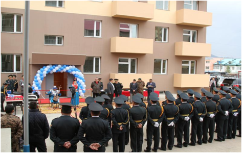 Шийдвэр гүйцэтгэх албаныхан орон сууцтай болов