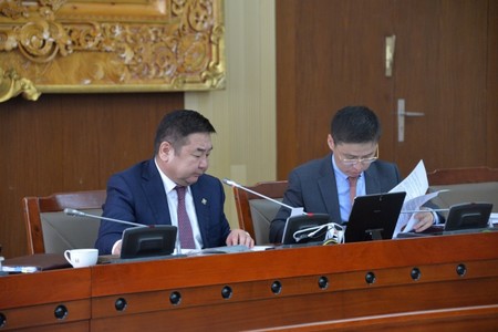 Хуульзүйн байнгын хорооны хурал хойшлов 