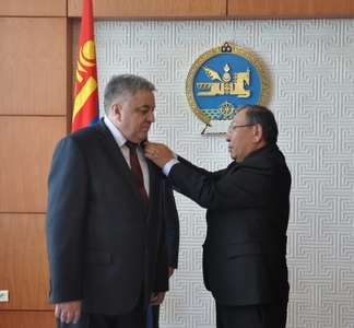 А.И.Артюниныг Алтангадас одонгоор шагнав