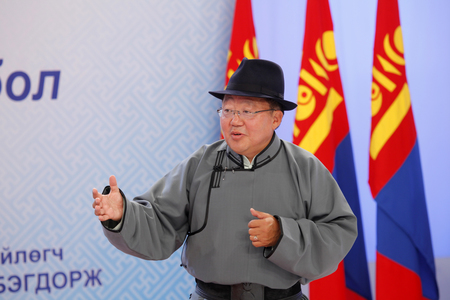  Ерөнхийлөгч сурагчдад зөв хүн байхыг сургамжлав