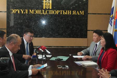 Иргэдийн санал хүсэлтийг уламжлав