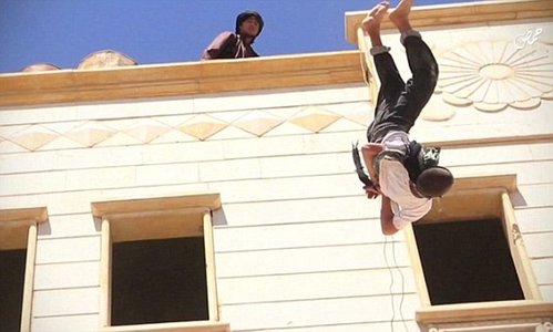 Ижил хүйстэн хэмээн 15 настай хүүг цаазалжээ