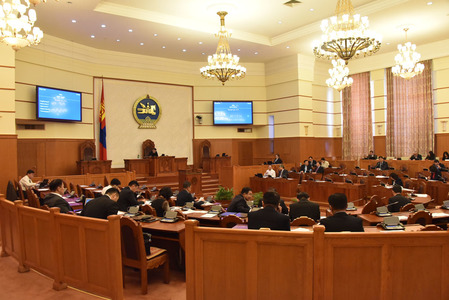 Цэцийн дүгнэлтийг хэлэлцэхийг түр хойшлуулав
