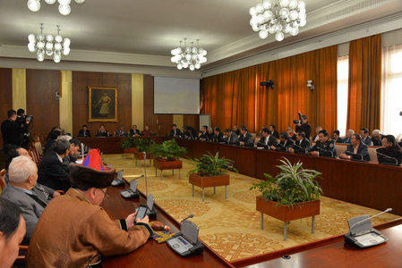 Үндсэн хууль тогтоогчид чууллаа