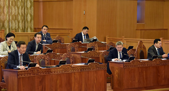 Ирэх оны төсвийг хэлэлцэж байна 