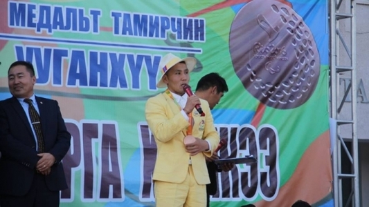 Б.Ууганхүүд хоёр өрөө байр бэлэглэжээ