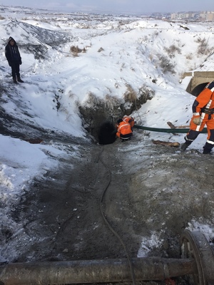 Уурхайн нурангид дарагдсан гурван иргэнийг аварлаа