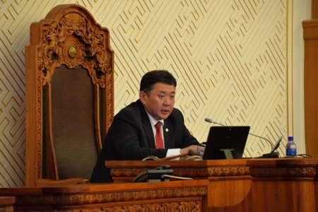 Чуулганы хаалттай хуралдаж байна 