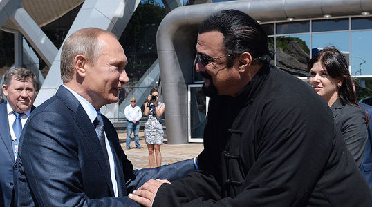 Стивен Сигал ОХУ-ын иргэн боллоо