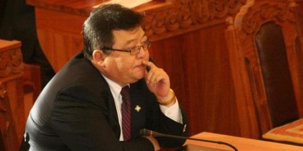 Хомроглон халах социалист уралдаан явагдаж байна  