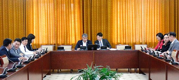 Эдийн засаг дахь төрийн оролцоог хязгаарламаар  байна