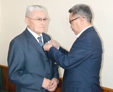 “ХУБИЛАЙ ХААН” алтан медалиар Ж.Хайруллаг шагналаа