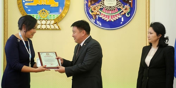 Шилдэг шинэ санааны эзэд шагналаа гардлаа