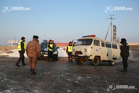 ФОТО: Шүүх хурлын эргэн тойронд