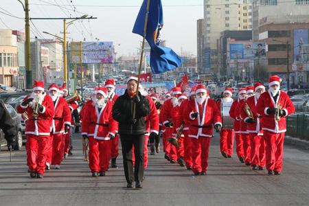 100 өвлийн өвгөний парад алхана