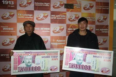 Бөхийн тааврын ялагчид шагналаа гардав