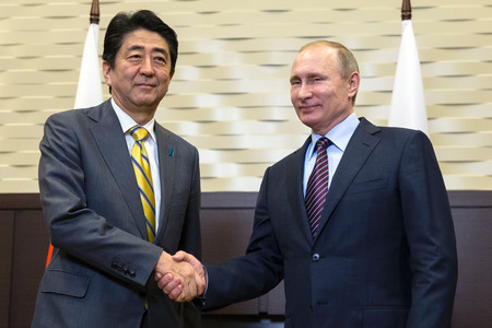Путин, Абе нар уулзлаа